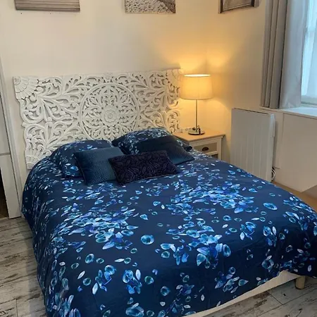 Lyon Home's Bed & Breakfast