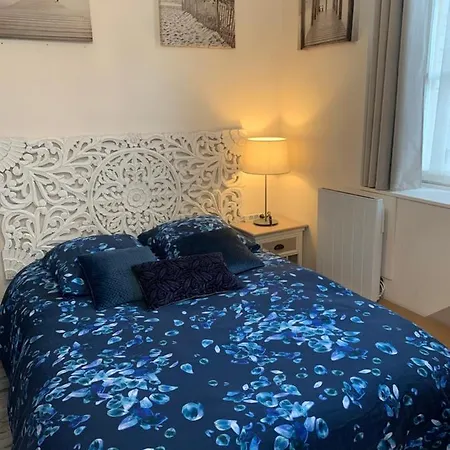 Lyon Home's 3*